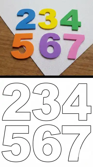 Moldes de EVA na mesa do ateliê 5